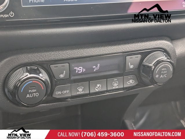 2022 Nissan Kicks SR