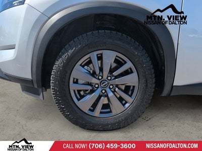 2022 Nissan Pathfinder SV