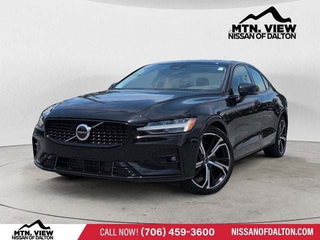 2024 Volvo S60 Core Dark Theme