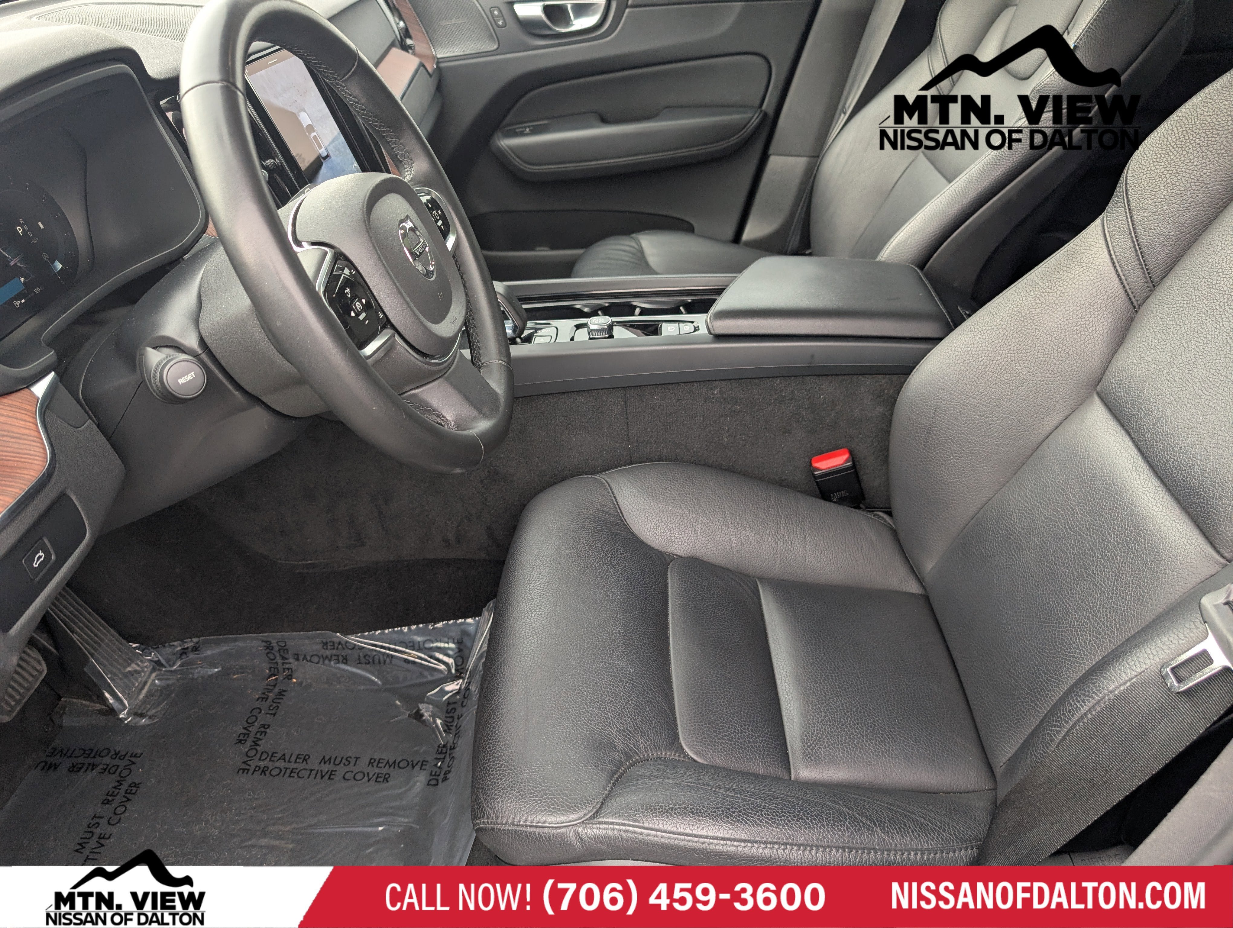 2024 Volvo XC60 Plus Dark Theme