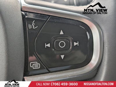 2024 Volvo XC60 Plus Dark Theme