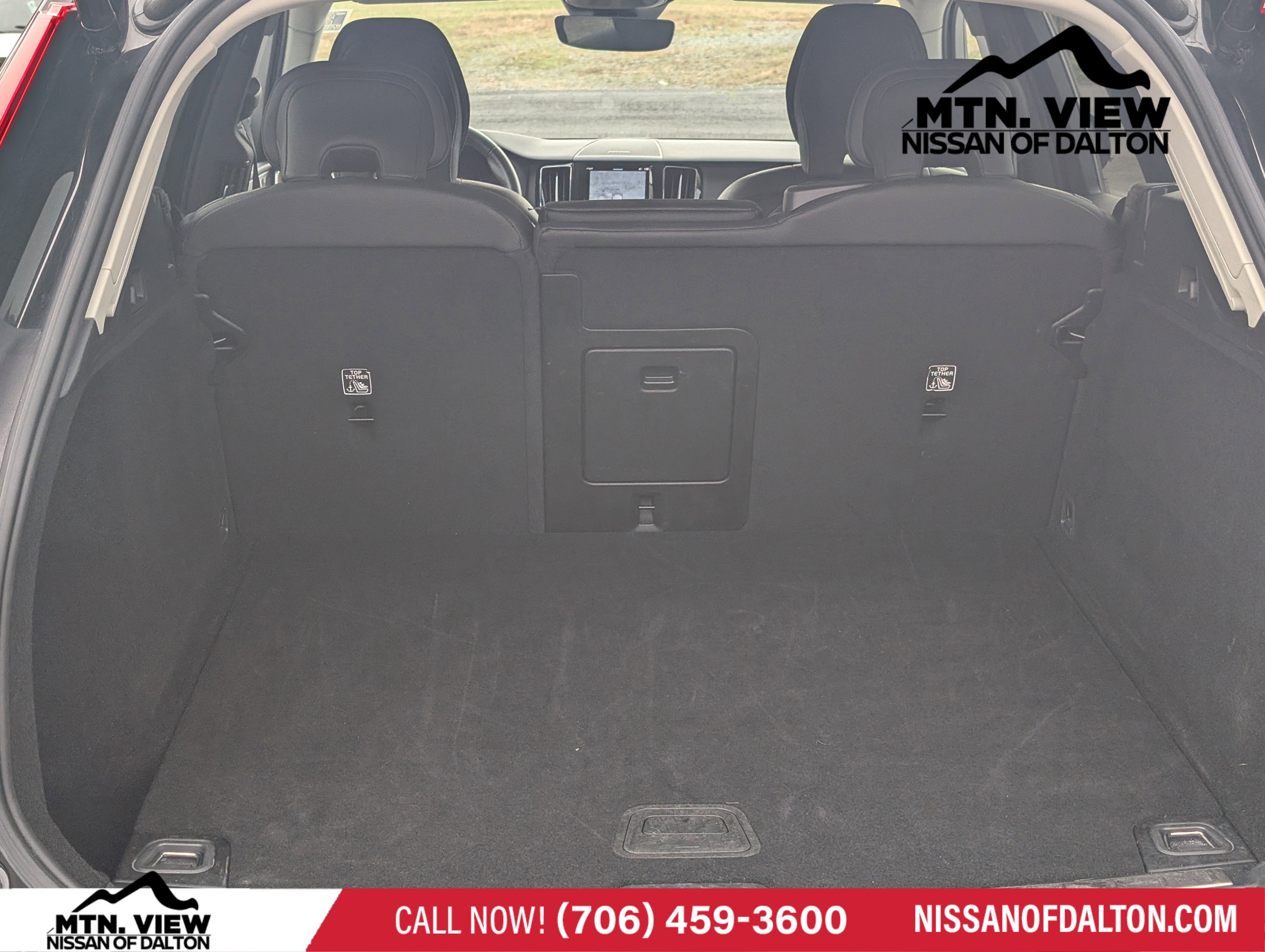 2024 Volvo XC60 Plus Dark Theme