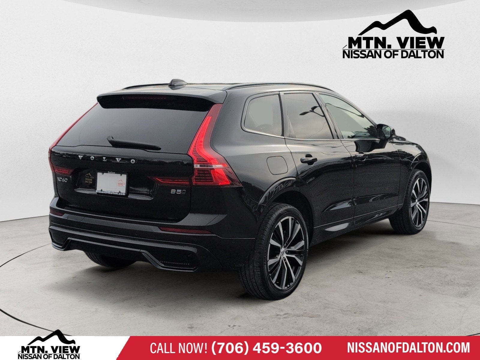 2024 Volvo XC60 Plus Dark Theme