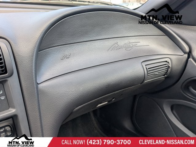 2003 Ford Mustang V6