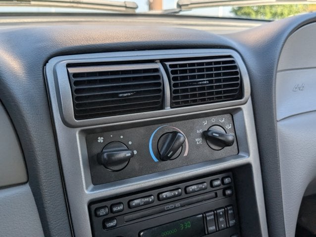 2004 Ford Mustang V6