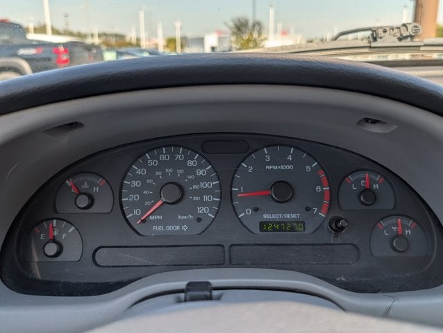2004 Ford Mustang V6