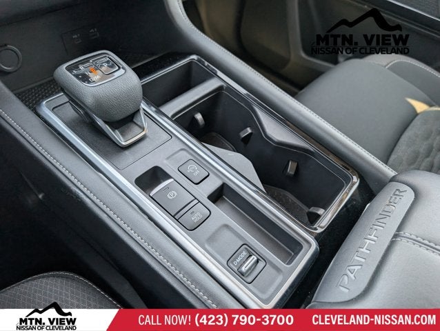 2025 Nissan Pathfinder SV