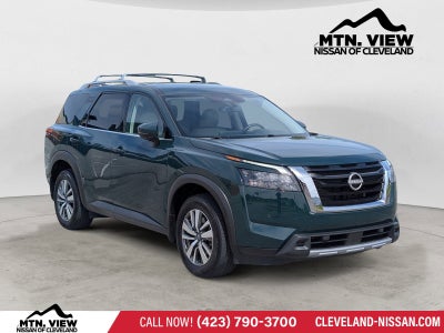 2025 Nissan Pathfinder SL