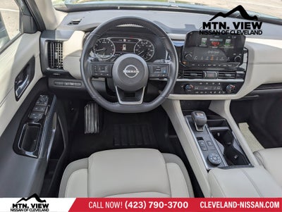 2025 Nissan Pathfinder SL