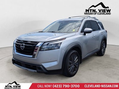 2025 Nissan Pathfinder SL