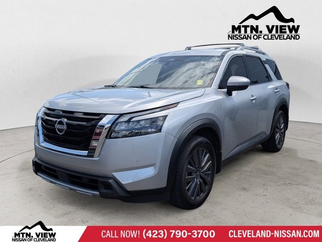 2025 Nissan Pathfinder SL