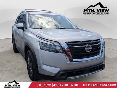 2025 Nissan Pathfinder SL