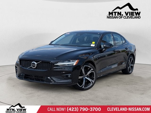 2024 Volvo S60 Core Dark Theme