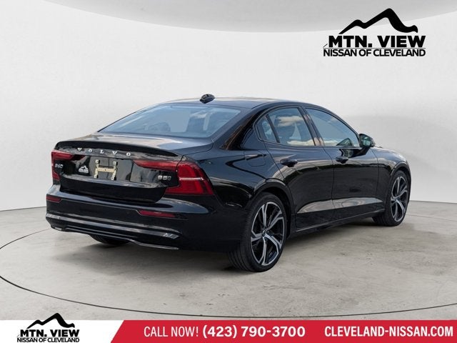 2024 Volvo S60 Core Dark Theme