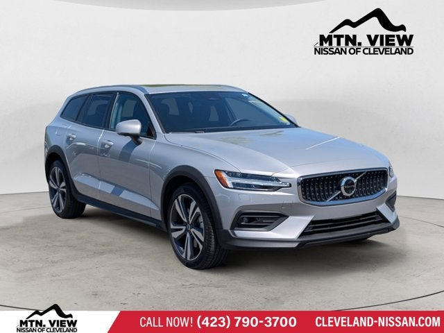 2025 Volvo V60 Cross Country Plus