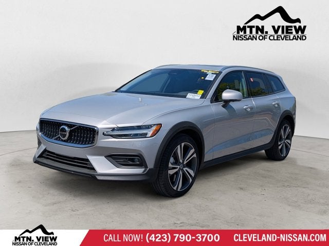2025 Volvo V60 Cross Country Plus