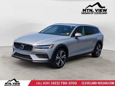 2025 Volvo V60 Cross Country Plus