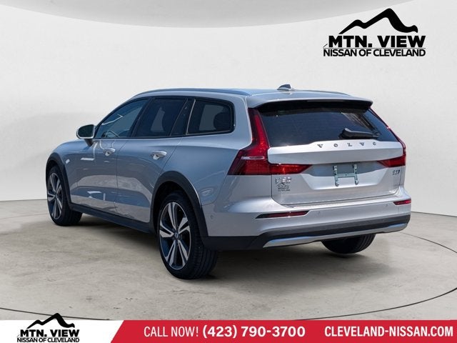 2025 Volvo V60 Cross Country Plus
