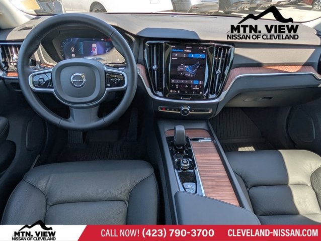 2025 Volvo V60 Cross Country Plus