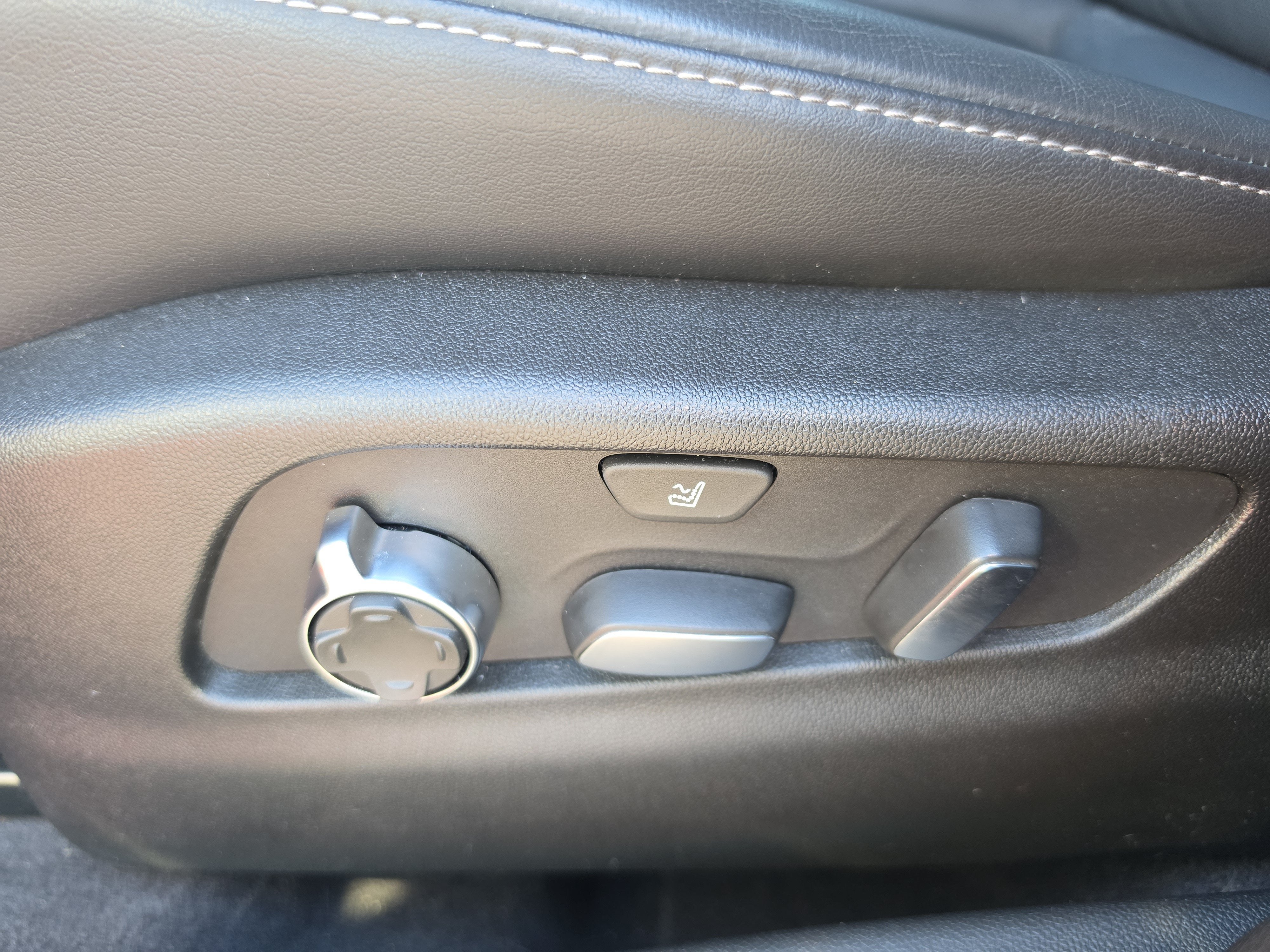 2024 Cadillac XT4 FWD Premium Luxury