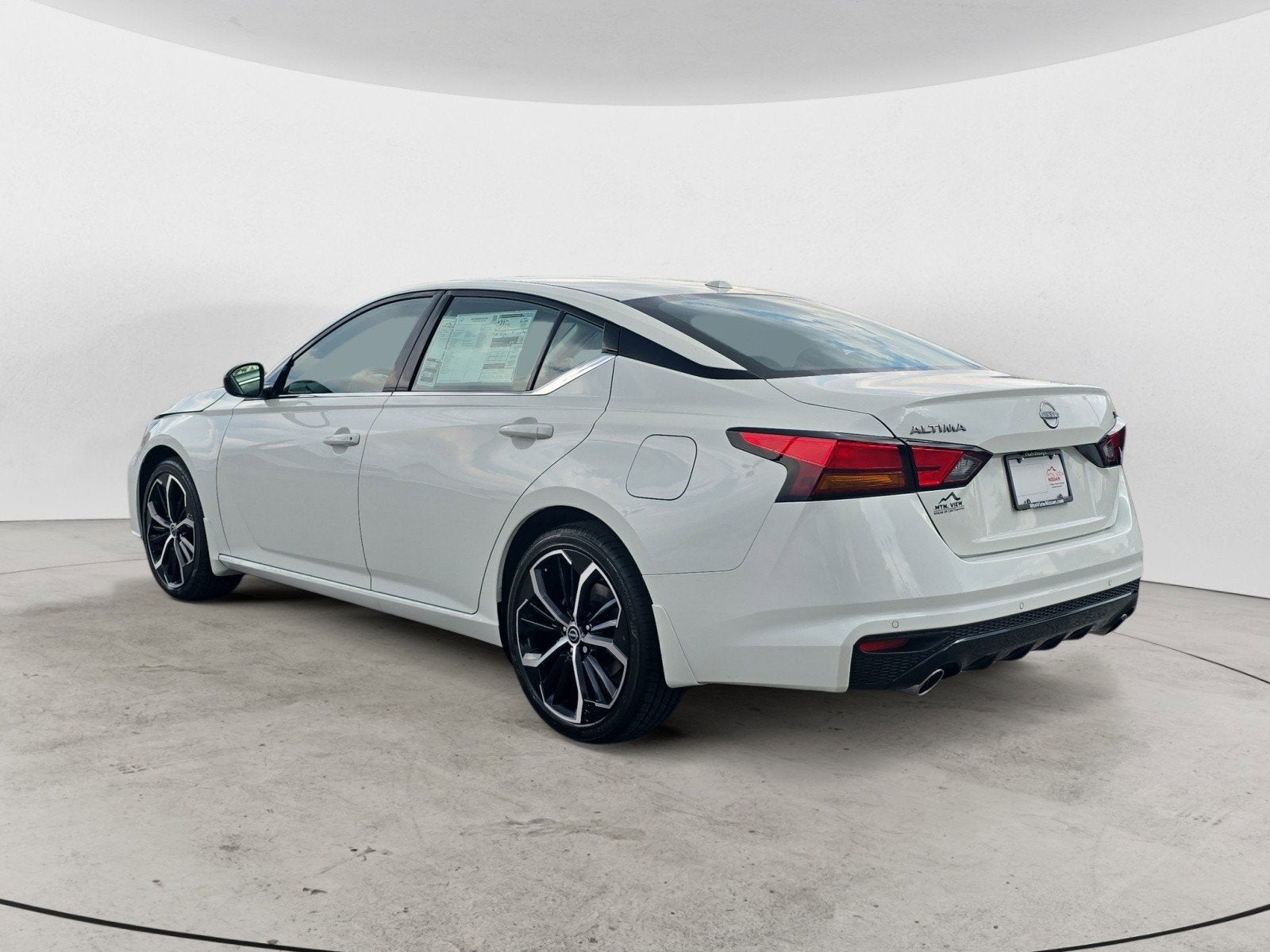 2025 Nissan Altima SR