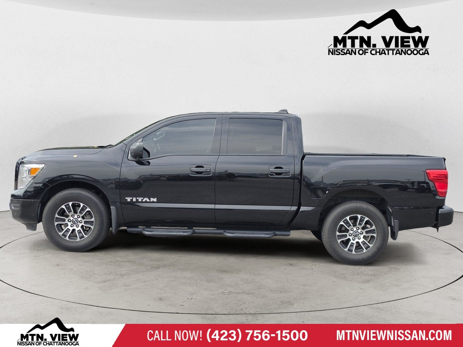 2023 Nissan Titan SV