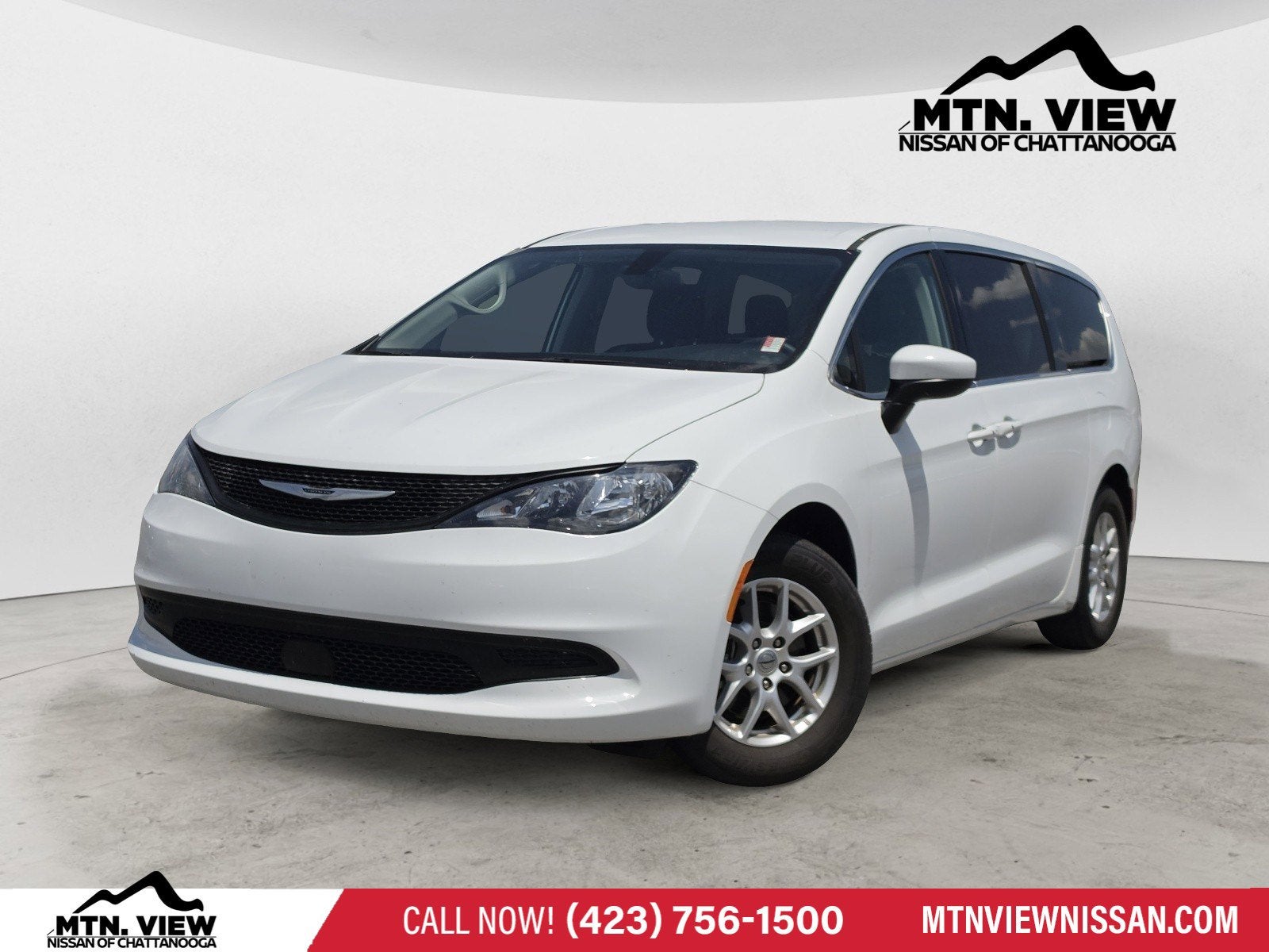 2022 Chrysler Voyager LX's photo