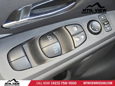 2022 Nissan Kicks SR