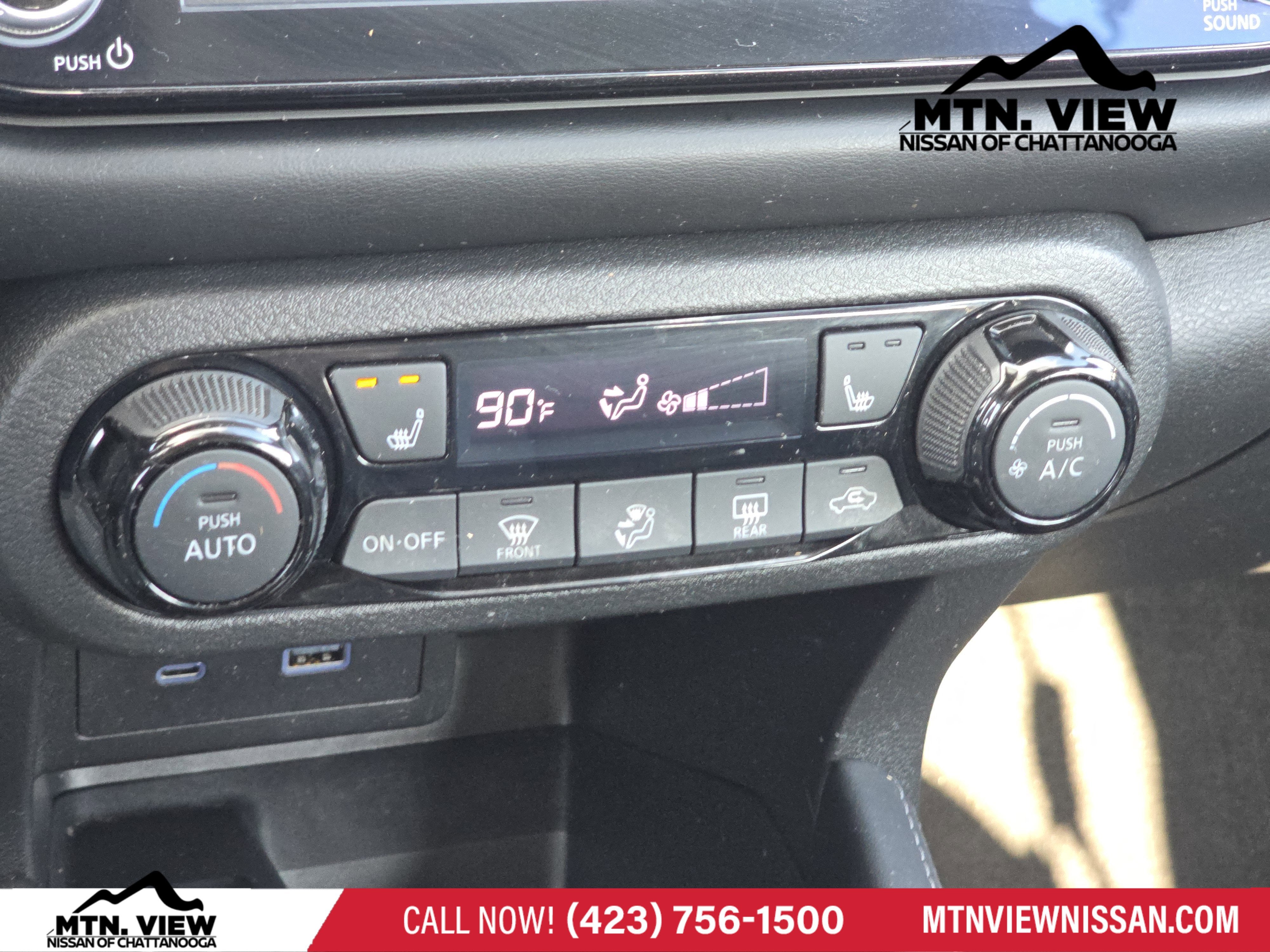 2022 Nissan Kicks SR