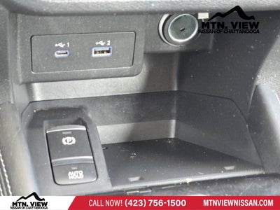 2022 Nissan Kicks SR