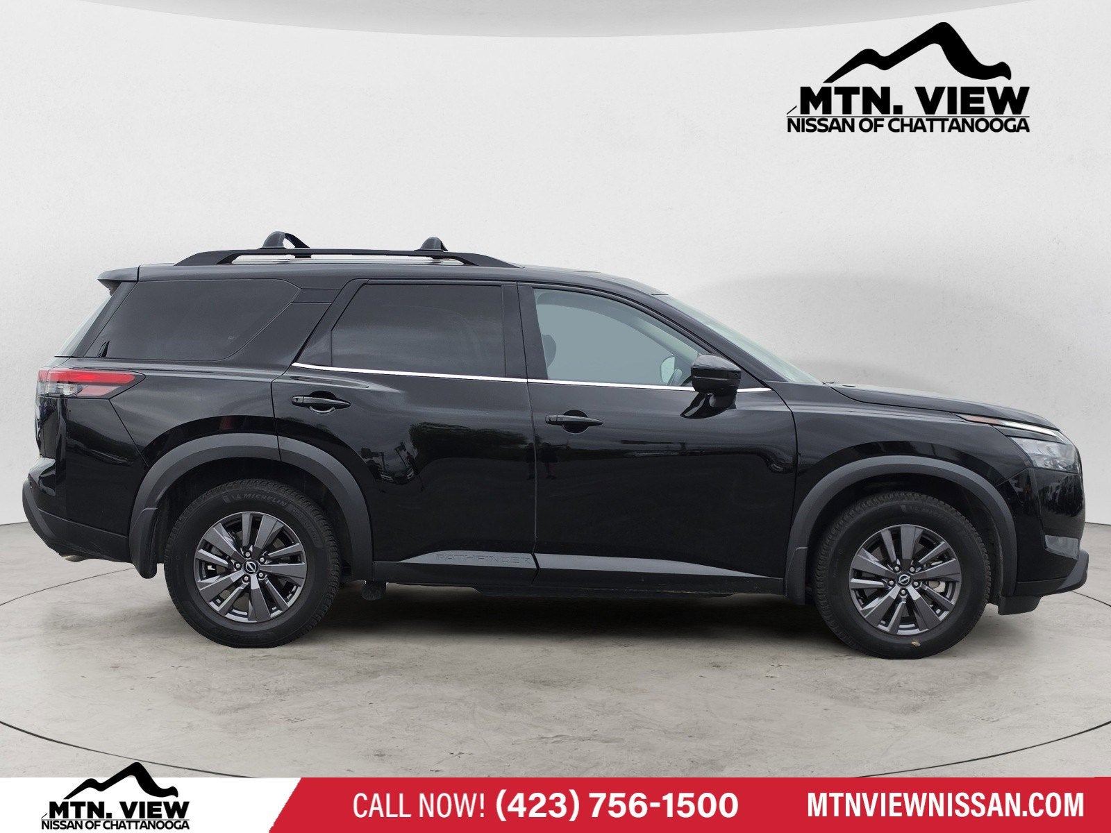 2023 Nissan Pathfinder SV