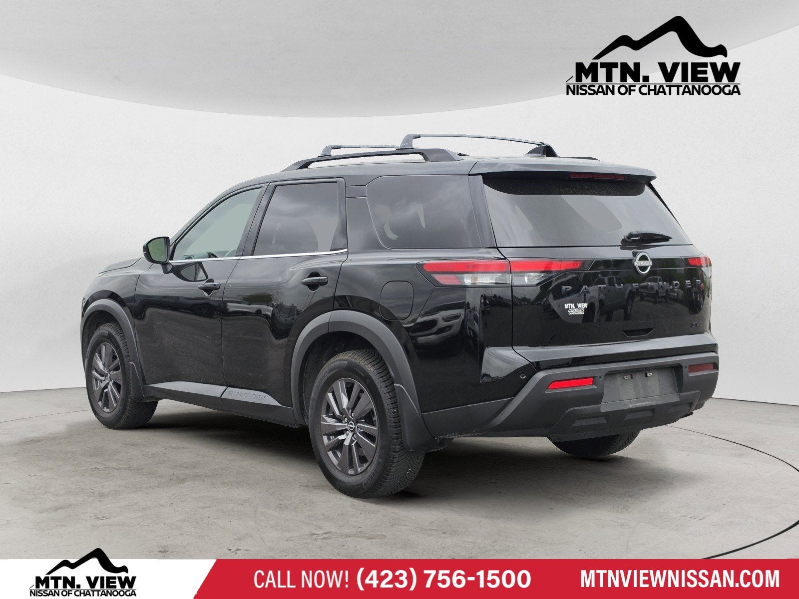 2023 Nissan Pathfinder SV