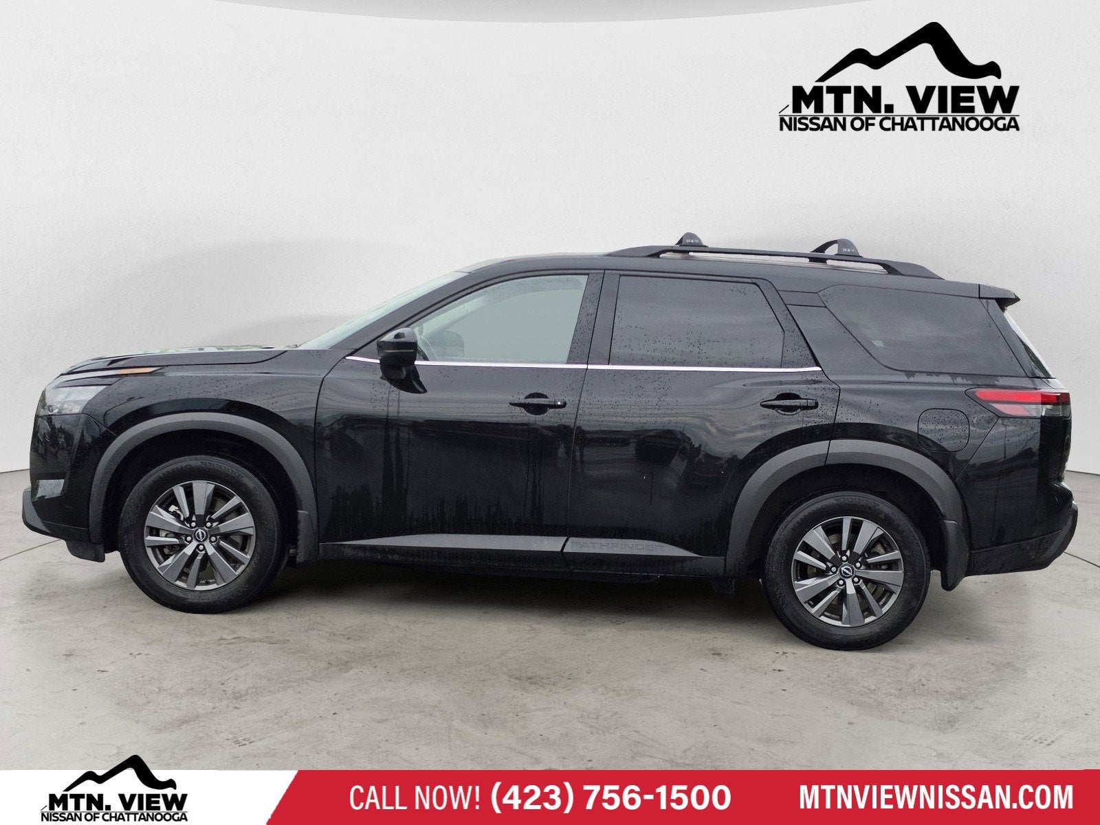 2023 Nissan Pathfinder SV