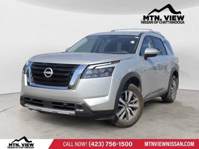 2025 Nissan Pathfinder SL