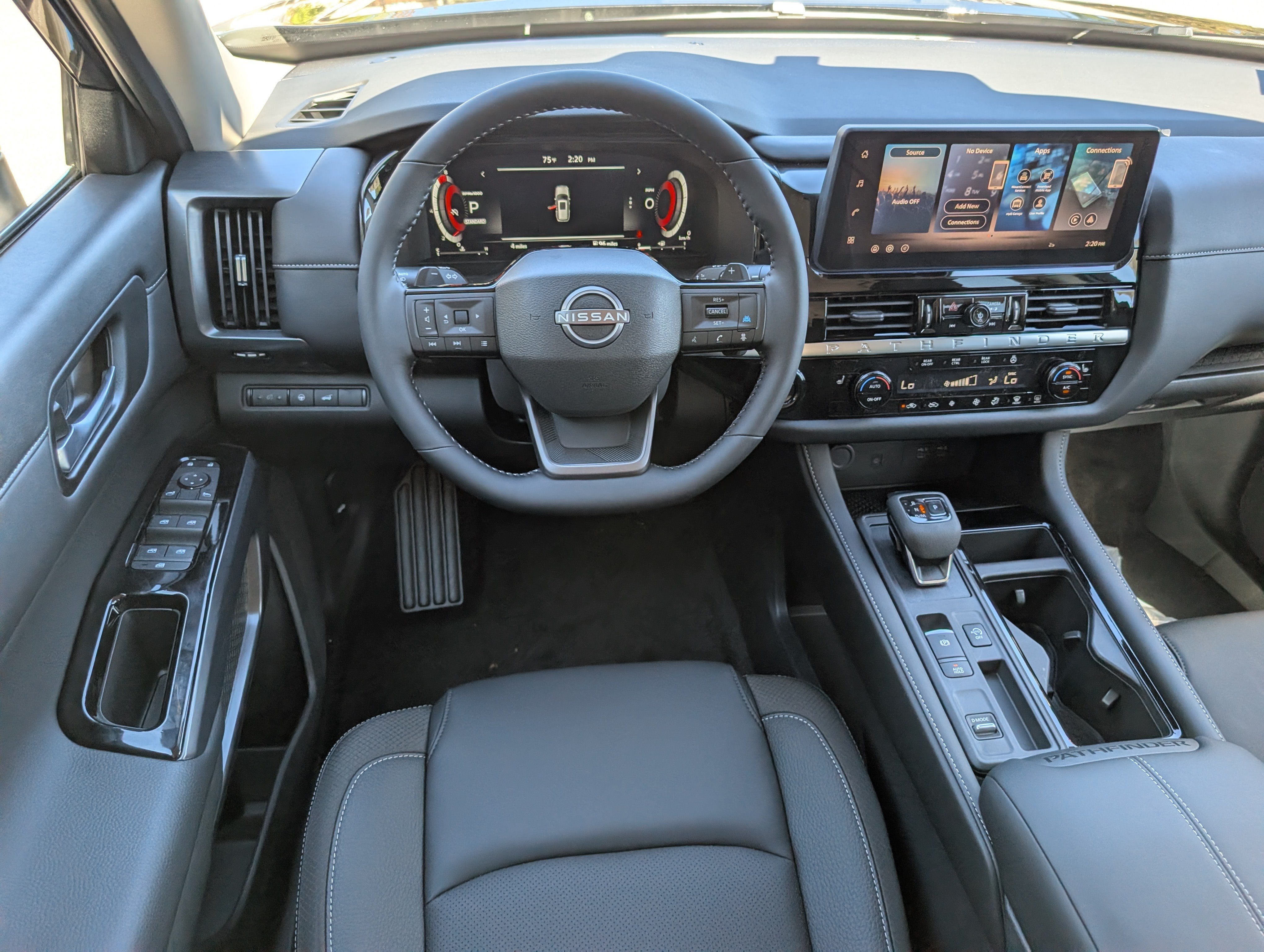 2026 Nissan Pathfinder SL